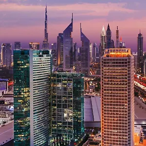 جميرا ليفنج بالمركز التجاري العالمي دبي