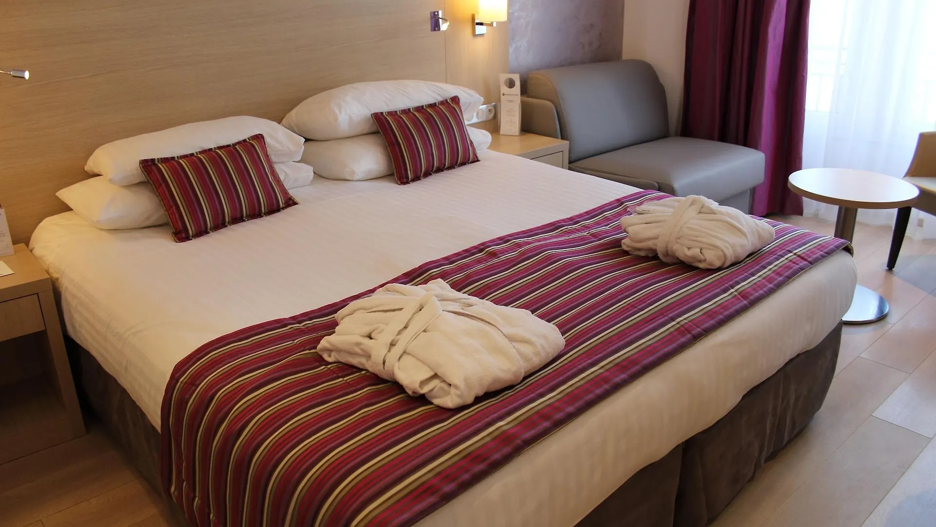 Best Western Plus Hotel Carlton Annecy 4*,  Frankrike